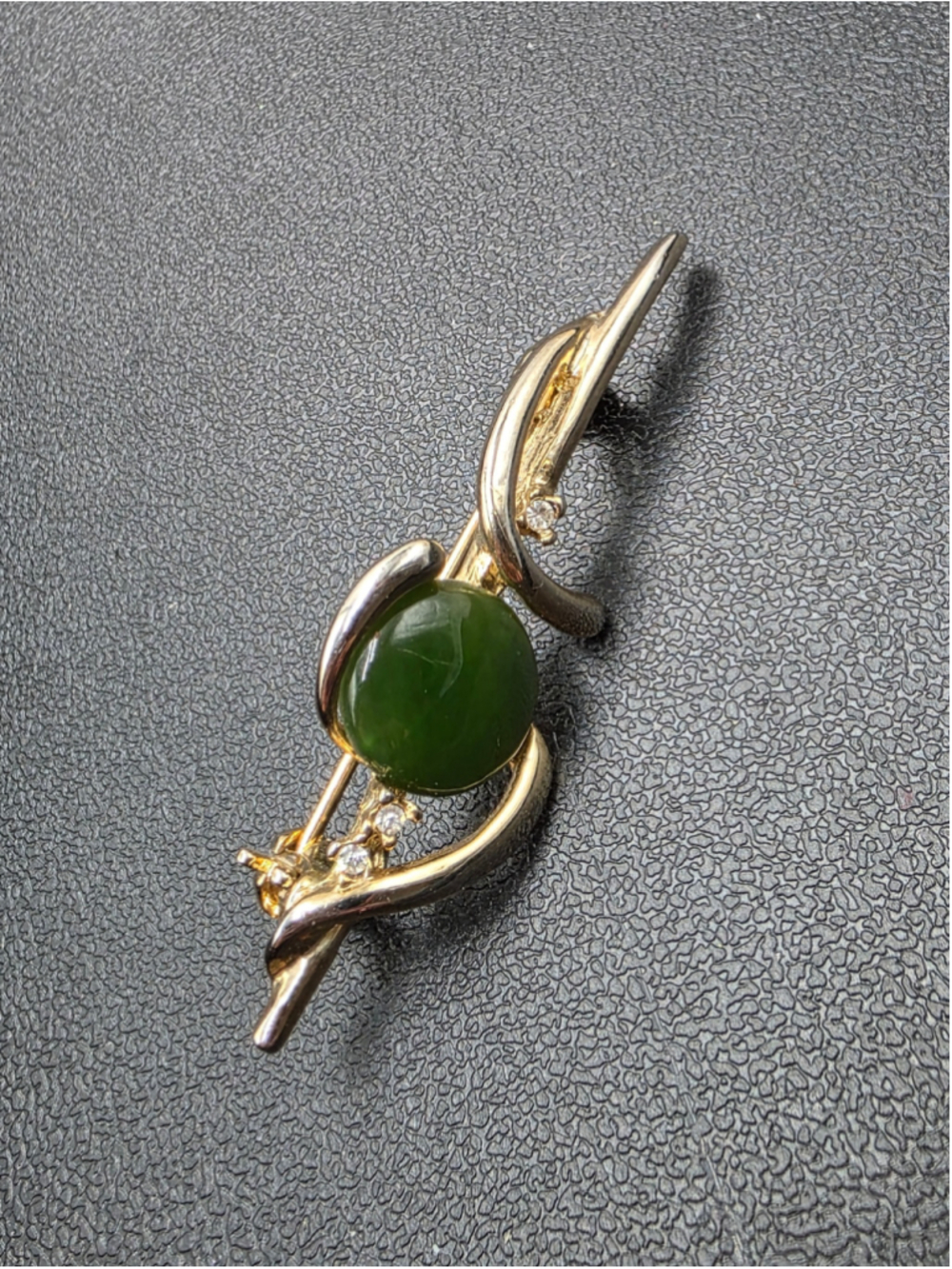 Vintage Green Cabochon Gold-Tone Brooch - Picture 3 of 9